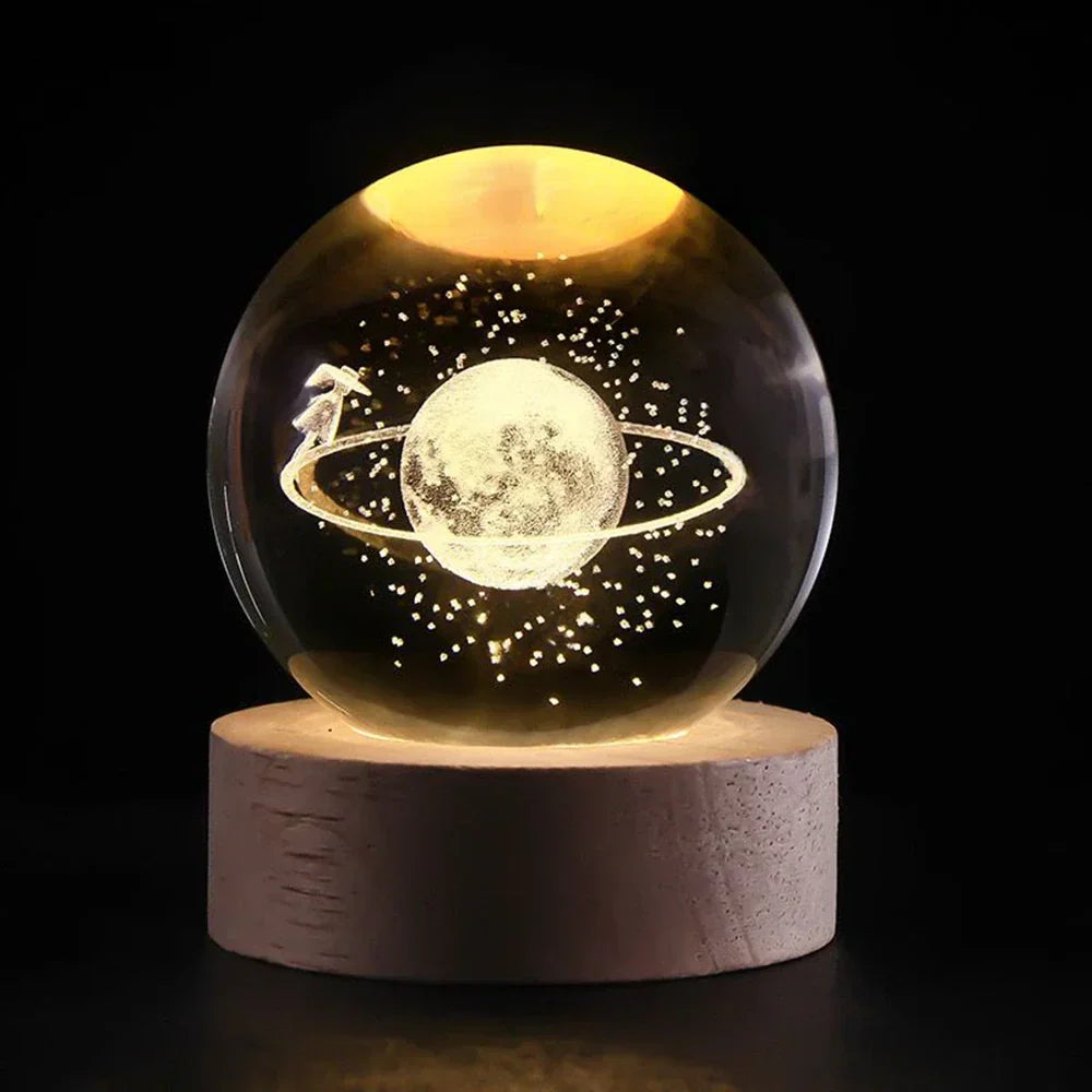 Lampe LED en cristal, design universel, apporte une touche d'originalité à votre chambre.