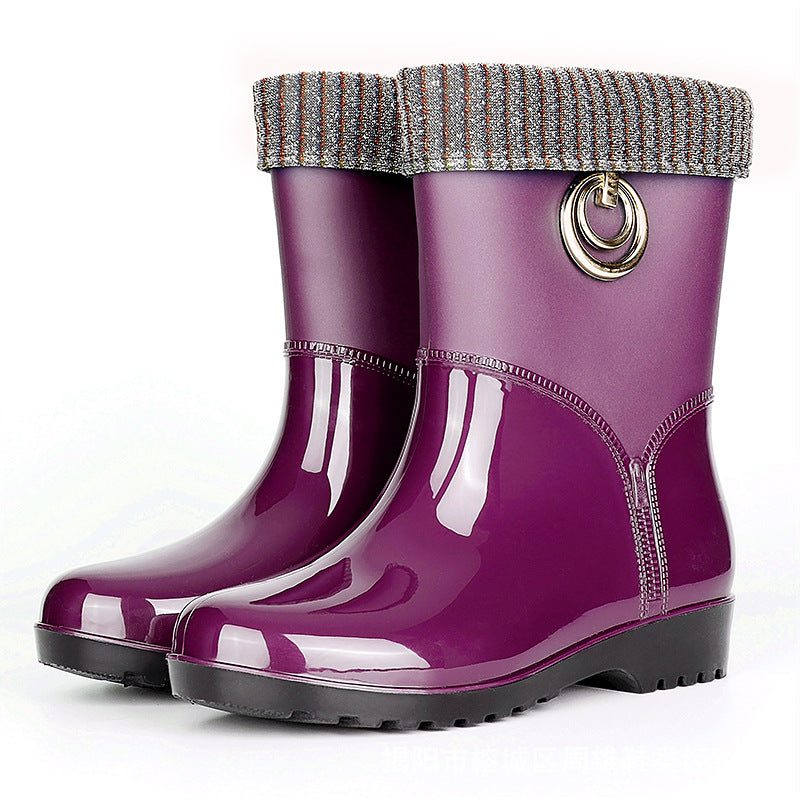 Bottes de pluie femmes pour usage quotidien, design moderne, doublure chaude pour confort en ville.