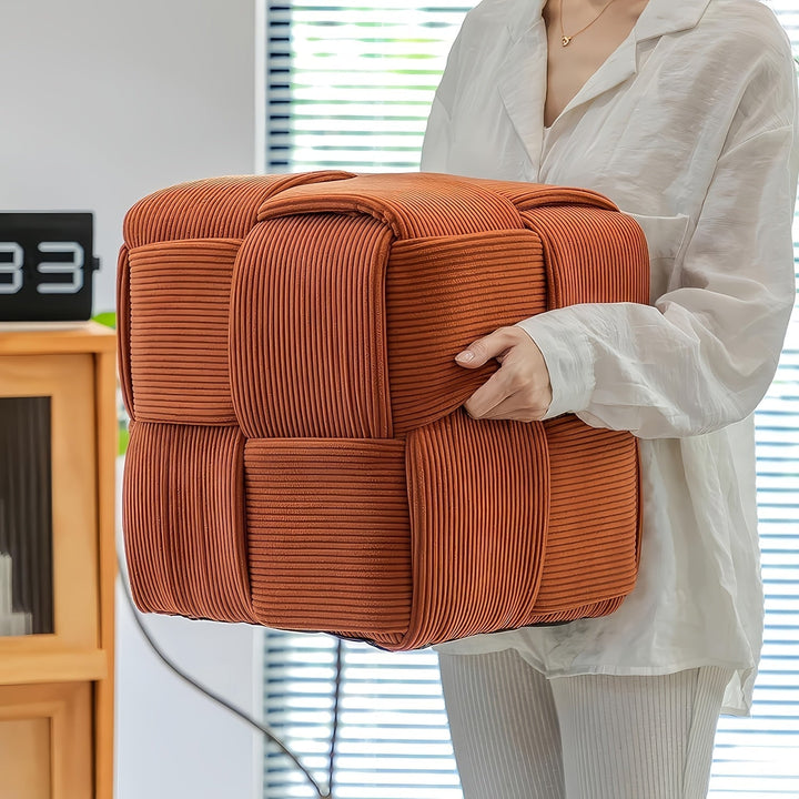 Pouf CordyCube jaune paille, velours côtelé. Chic, confortable et polyvalent, un ajout parfait à votre salon.