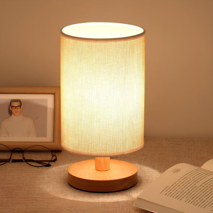 Lampe de table en bambou avec lumière LED douce et dimmable, texture naturelle, pour chambre ou salon.