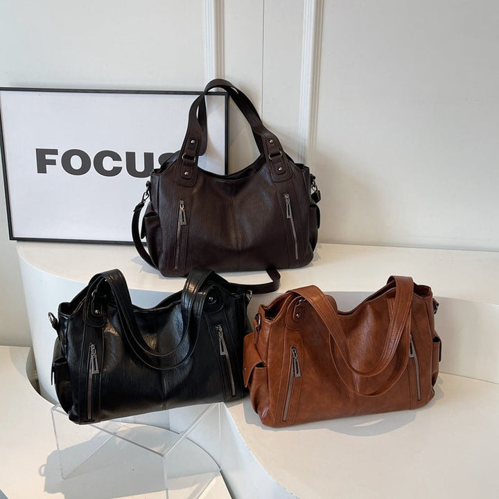 Sac à main vintage couleur Charbon avec bandoulière réglable. Accessoire chic et pratique pour femme.
