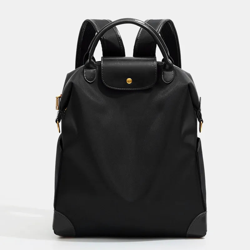 Sac à dos femme en cuir bicolore (taupe/crème), un accessoire polyvalent pour toute occasion chic.