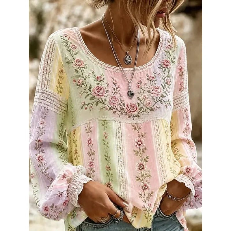 Vêtement femme chic décontracté: blouse à broderie florale. Tunique bohème confortable, parfaite pour l'été.