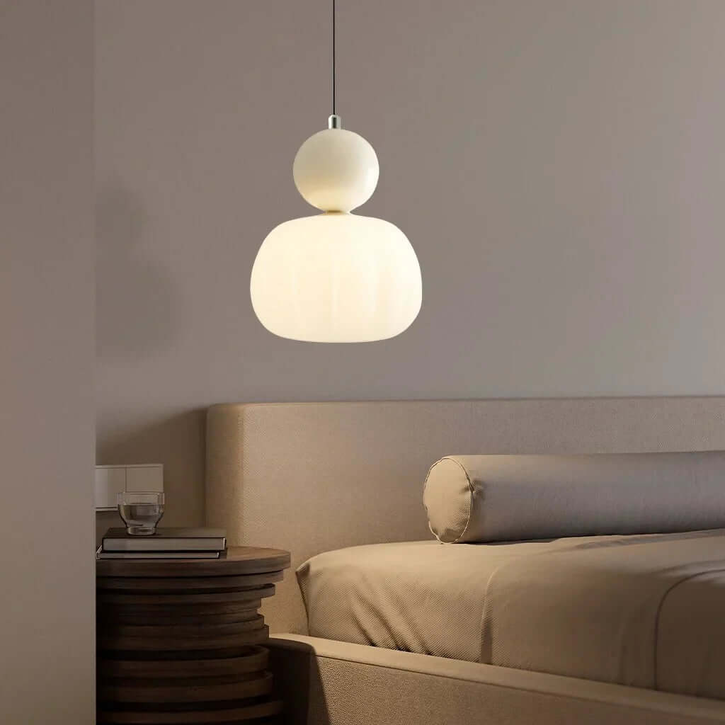 Élégante suspension Art Déco crème, luminaire moderne pour tout intérieur.