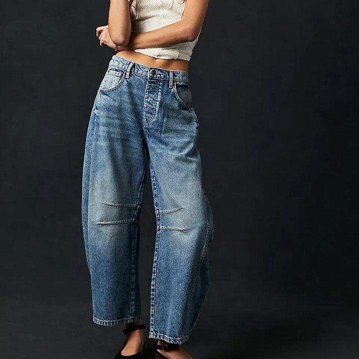 Jean baggy femme, coupe ample et jambe large, un choix tendance et confortable.