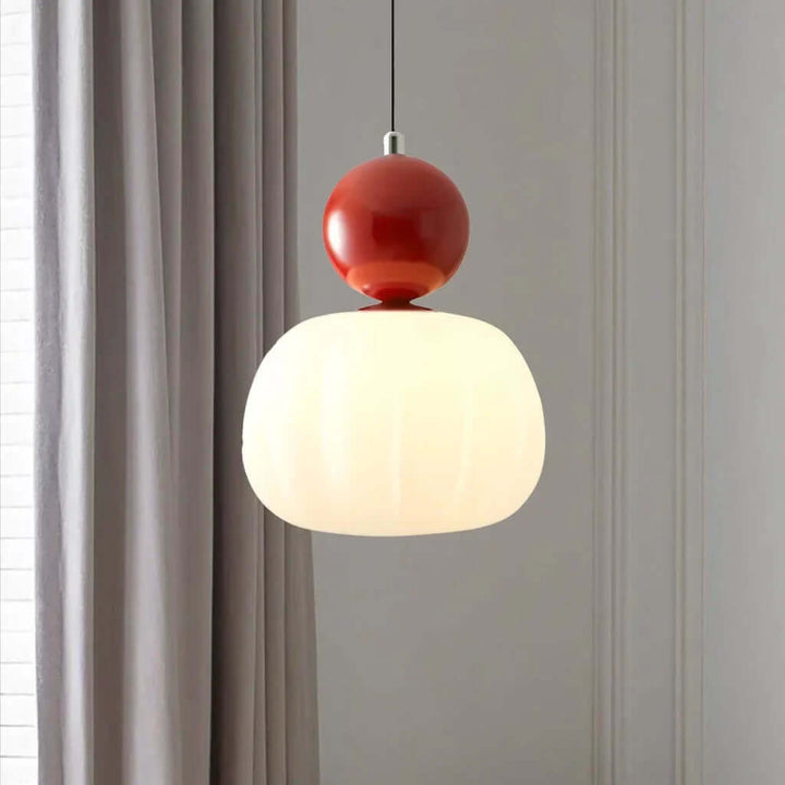 Plafonnier Art Déco crème, suspension design qui apporte un éclairage chic.