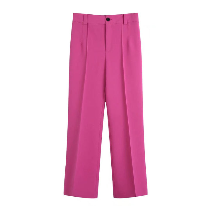 Mode femme: ensemble blazer pantalon rose, élégance professionnelle et look tendance.