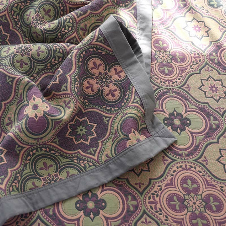 Texture douce et motif mandala coloré de la couette en coton réversible, pour un confort optimal en chambre.