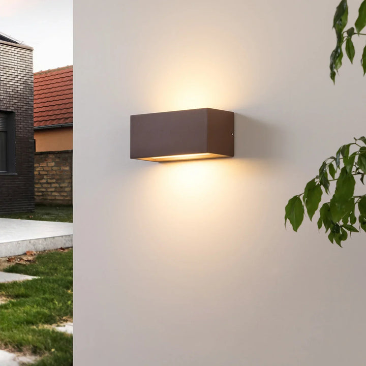 Lampe murale extérieure géométrique anthracite, lumière LED haut/bas pour façade moderne.