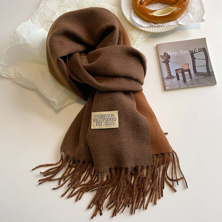 Écharpe femme en cachemire réversible, design élégant, un accessoire mode de luxe pour chaleur et douceur hiver.