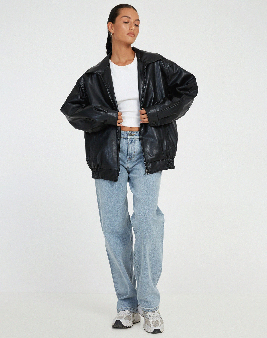 Veste Yara oversize noire en cuir femme, coupe ample et moderne, parfaite pour la mi-saison et la mode urbaine.