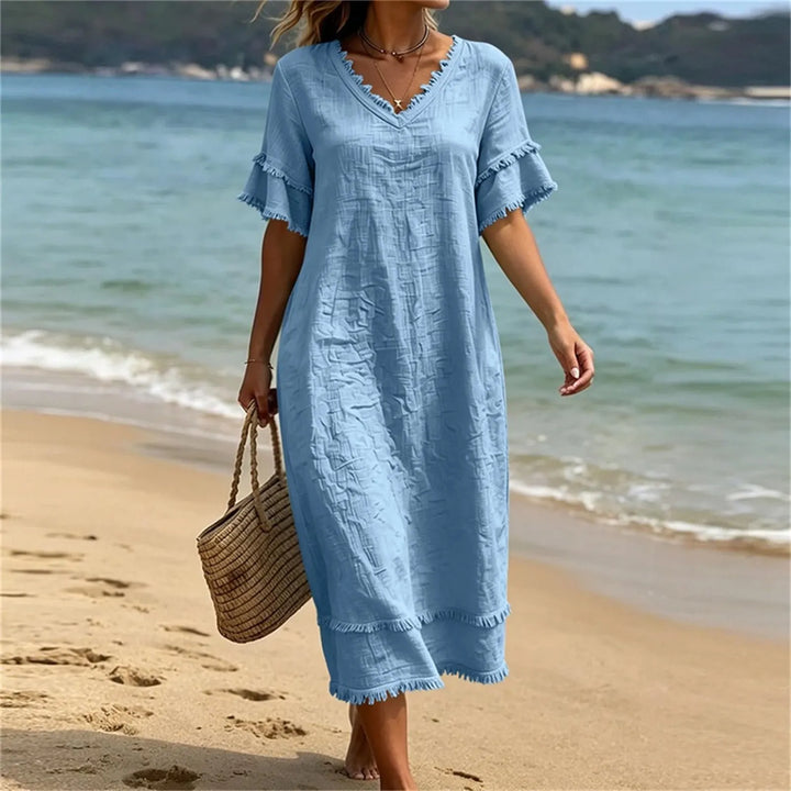 Robe femme bohème fluide à col V et franges, un choix chic et décontracté pour les journées ensoleillées de l'été et du printemps.