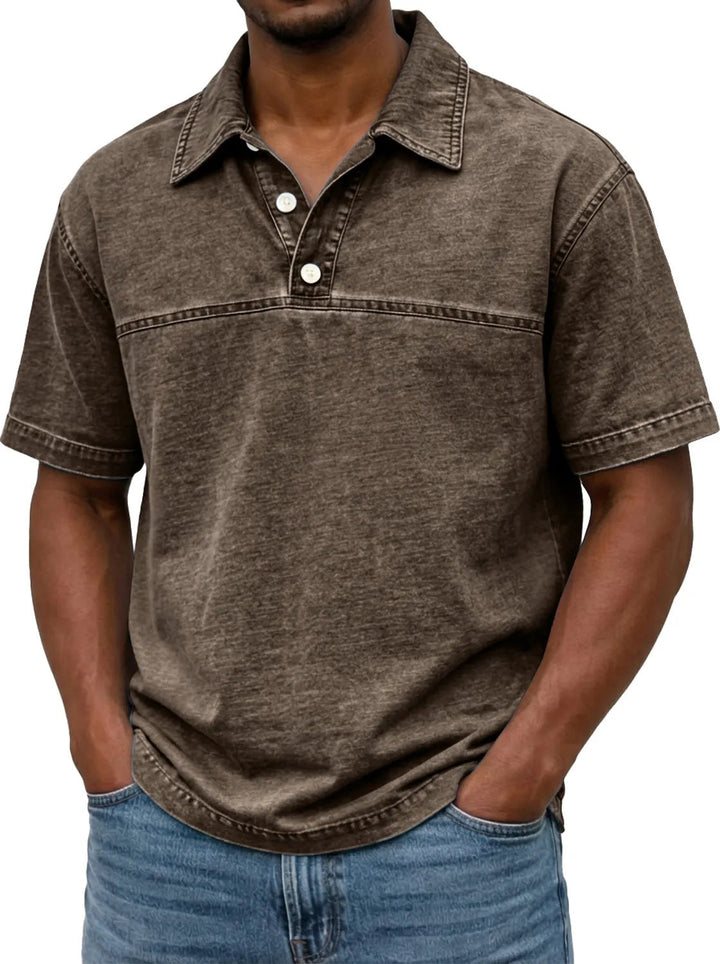 Polo homme rétro élégant, manches courtes et confortable. Parfait pour un style décontracté chic en mode masculine.