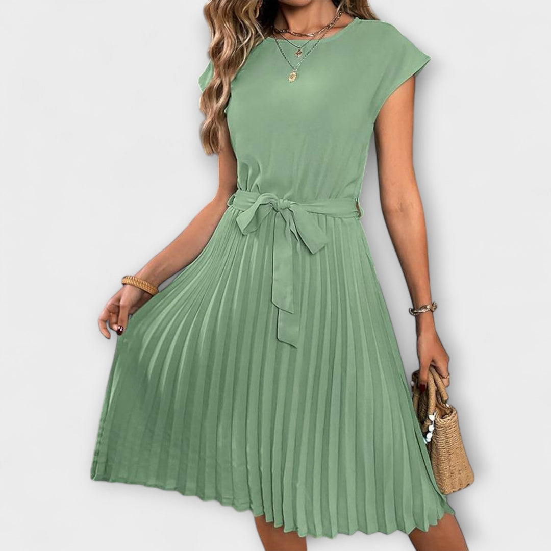 Robe midi femme élégante, matière fluide et confortable. Un indispensable chic pour toutes les tenues d'été.