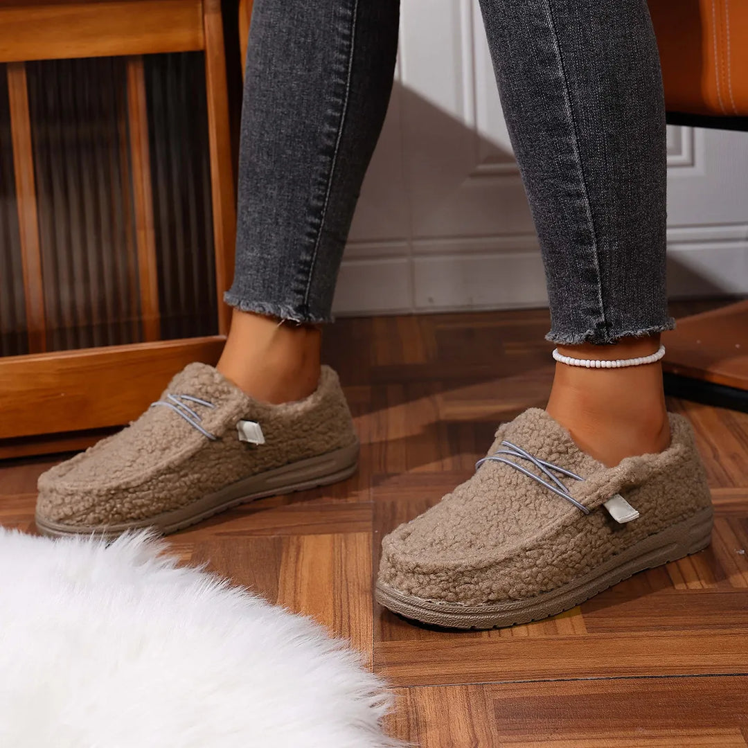 Chaussons femme teddy doux, parfaits pour le confort à la maison tout l'hiver.