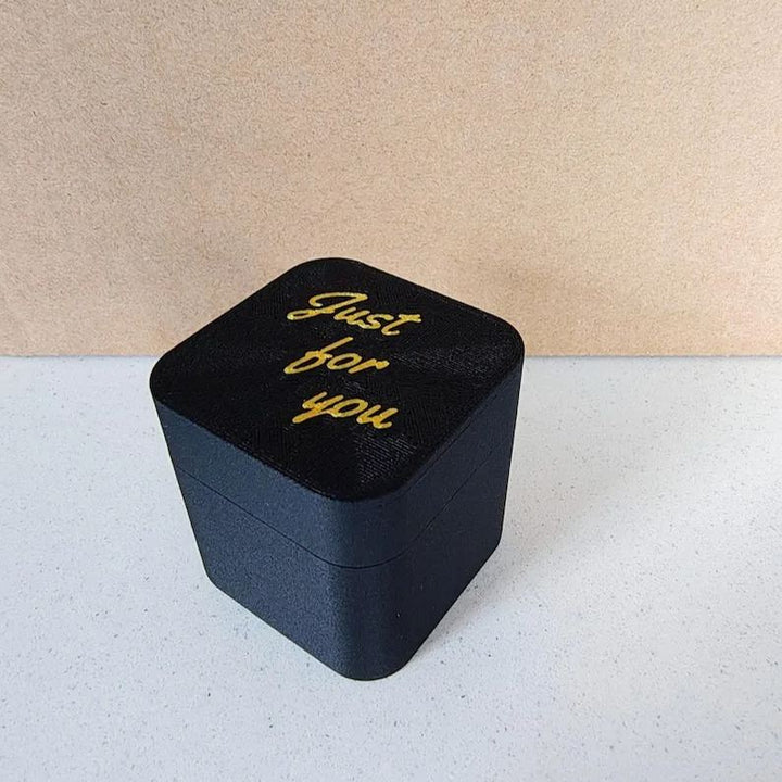 Gadget FlipBox humoristique, une boîte à blagues amusante pour surprendre. Le cadeau parfait pour rire.
