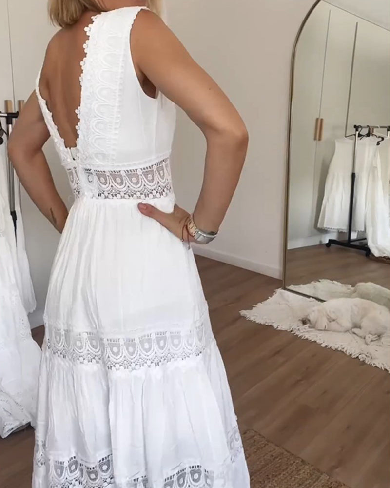 Élégante robe midi femme fluide, col V, sans manches, tenue chic et aérée pour l'été.