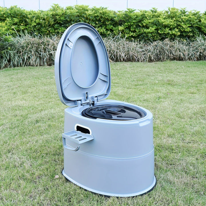 WC de voyage portable gris en PVC, offrant une solution d'hygiène facile pour voitures et camping-cars.