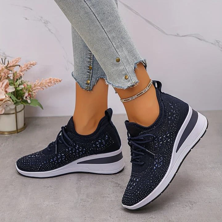 Paire de baskets femme orthopédiques à strass, grand confort, légères et stylées pour un usage quotidien.