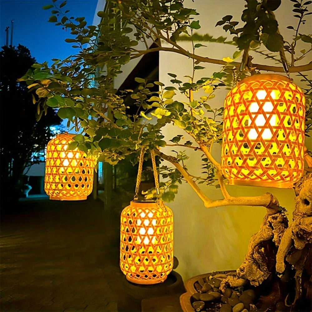 Éclairage extérieur solaire décoratif en bambou naturel pour jardin. Crée une ambiance chaleureuse, économe en énergie.