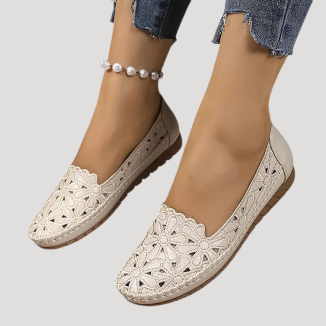 Chaussures plates décontractées ajourées femme, idéales pour le printemps et l'été. Un confort chic pour votre quotidien.