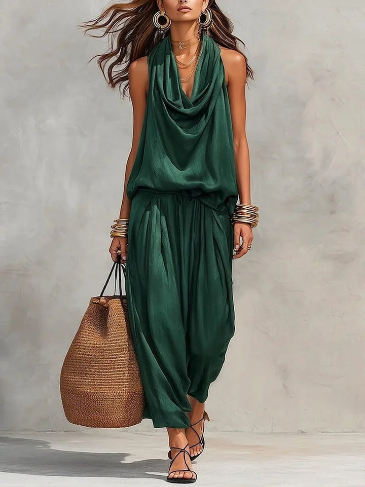 Tenue de soirée chic femme: ensemble fluide, top drapé élégant et pantalon ample. Parfait pour l'été.