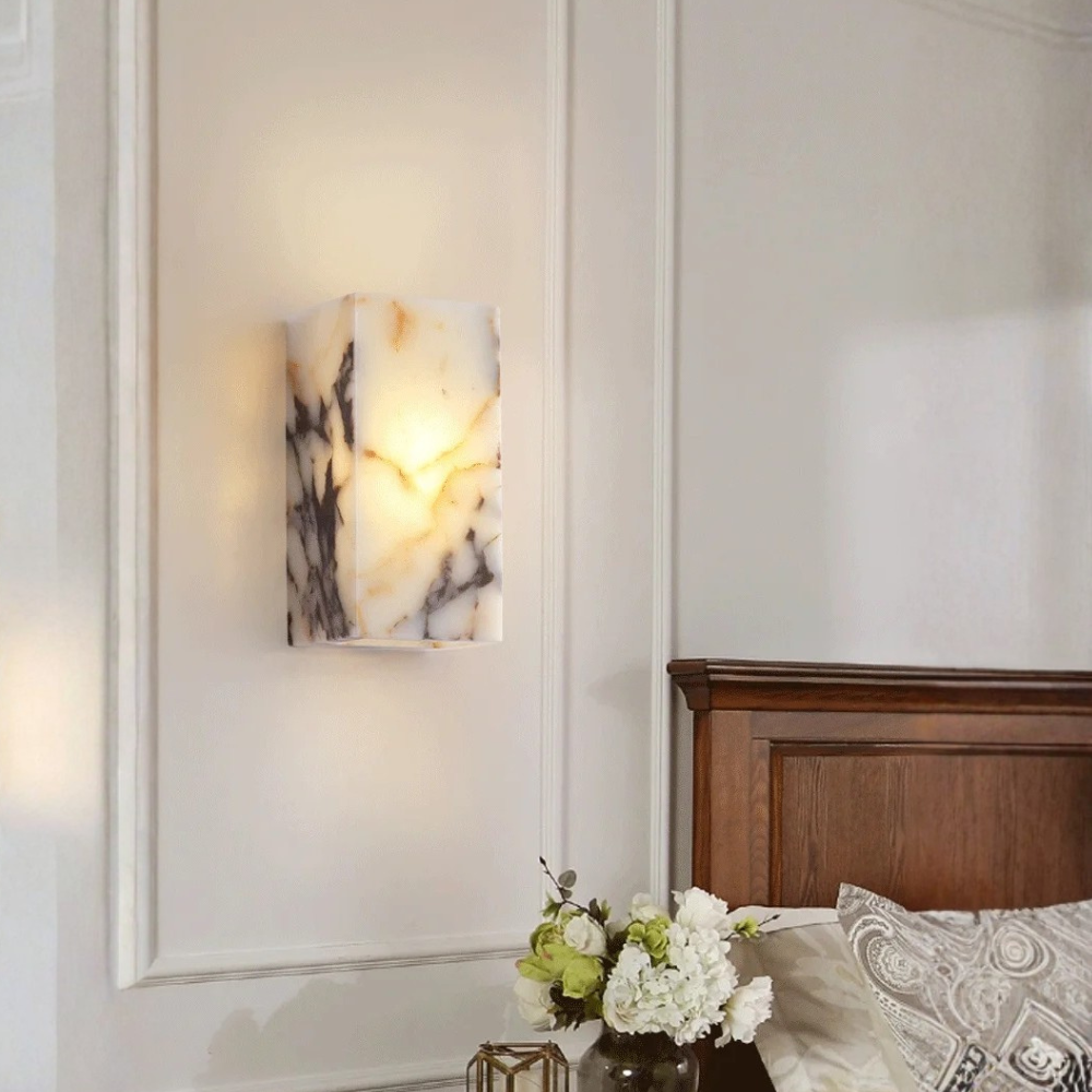 Éclairage mural LED en marbre blanc, applique scandinave moderne, parfait pour un intérieur chic.