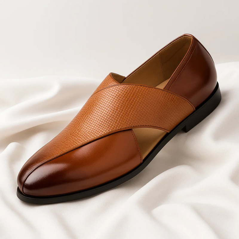 Paire de chaussures habillées classiques pour homme, confortables et intemporelles, idéales pour événements formels.