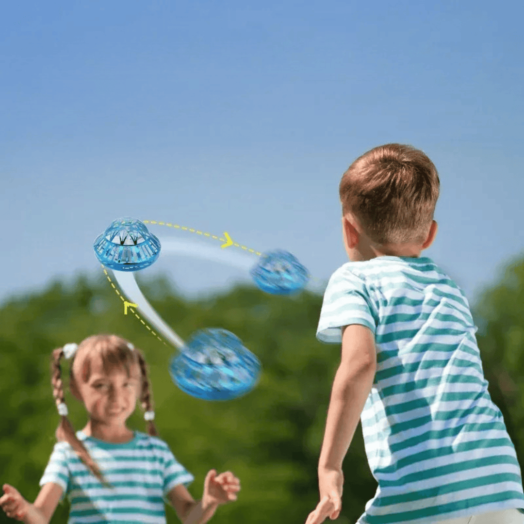 Balle volante lumineuse LED pour enfant, jouet anti-stress et rechargeable pour jeu intérieur/extérieur.