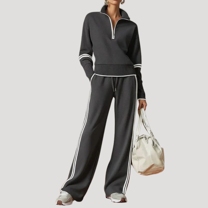Tenue casual chic femme en maille douce. Haut col zippé et pantalon large pour un confort optimal.