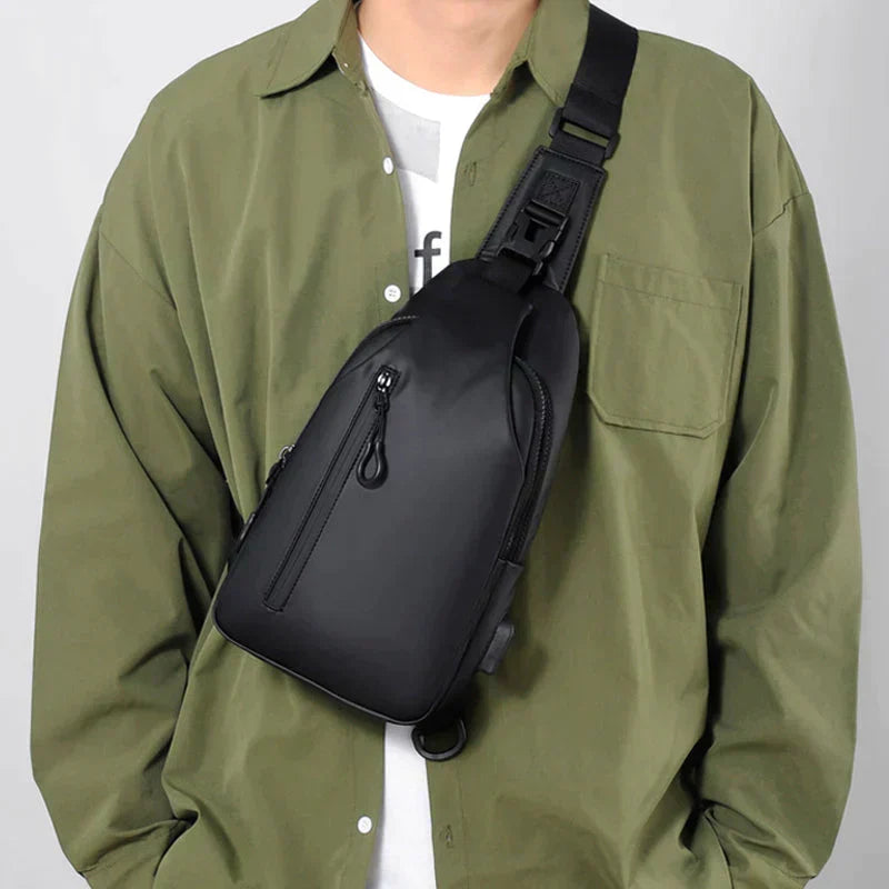 Sac bandoulière sécurité UrbanShield en nylon léger, confortable, anti-vol et résistant à l'eau.
