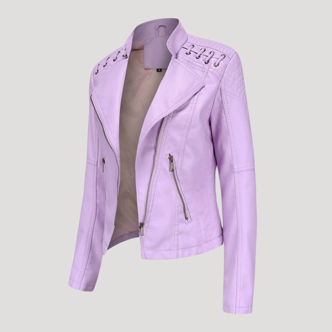 Confortable veste biker femme ajustée, idéale pour un look motard chic au quotidien. Tendance mode.