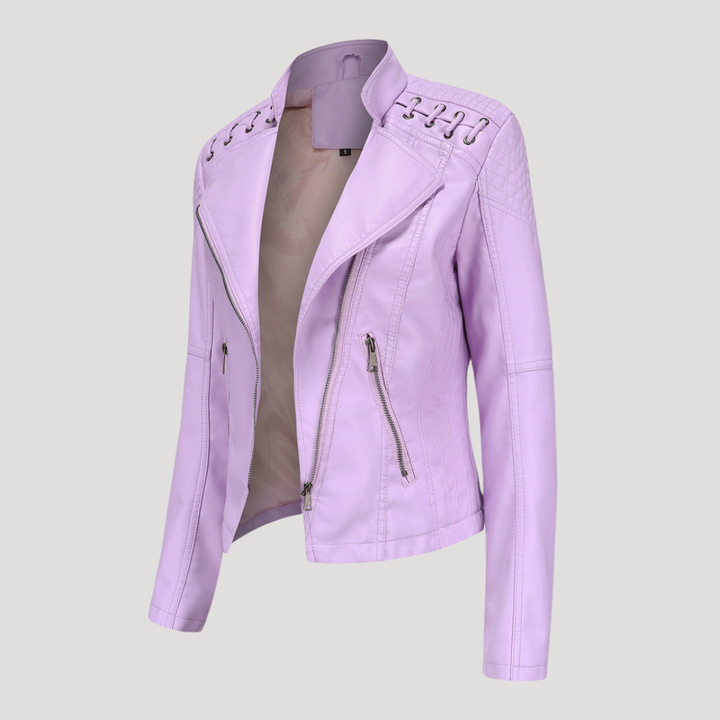 Confortable veste biker femme ajustée, idéale pour un look motard chic au quotidien. Tendance mode.