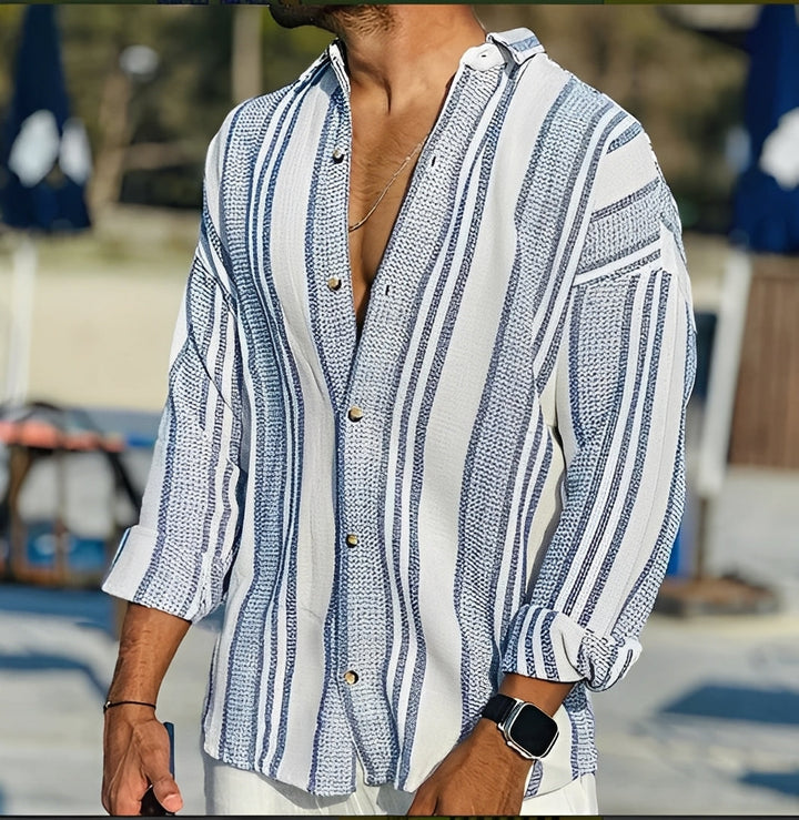 Élégante chemise homme rayée pour un style chic et polyvalent. Confortable, elle s'adapte à la mode masculine casual.