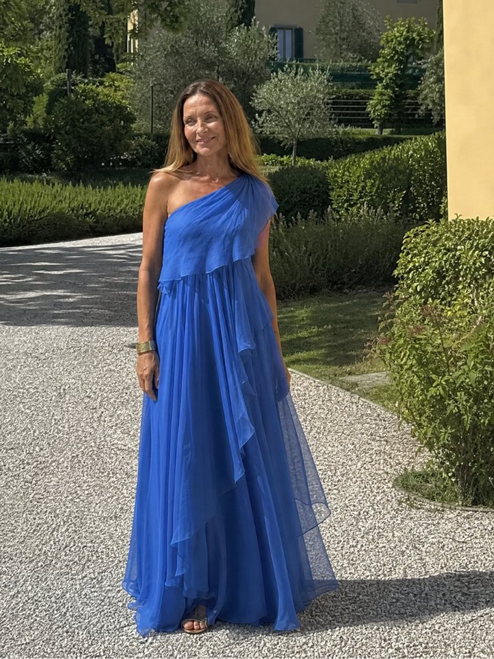 Robe de soirée été femme, maxi asymétrique à volants, style élégant et fluide.