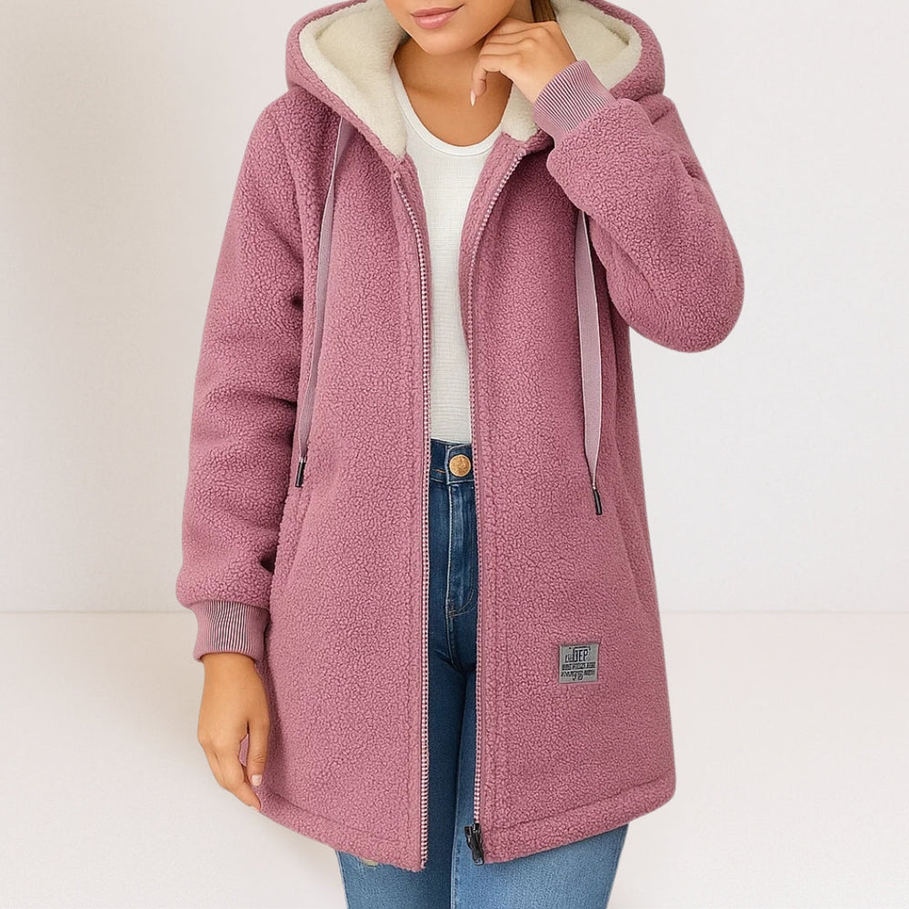 Veste femme décontractée avec capuche, parfaite pour l'extérieur. Chaude et confortable pour la mode hivernale.