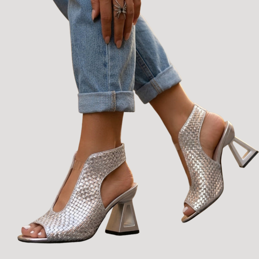 Sandales femme élégantes à talons, bout ouvert, design moderne, confortables pour chaque occasion.