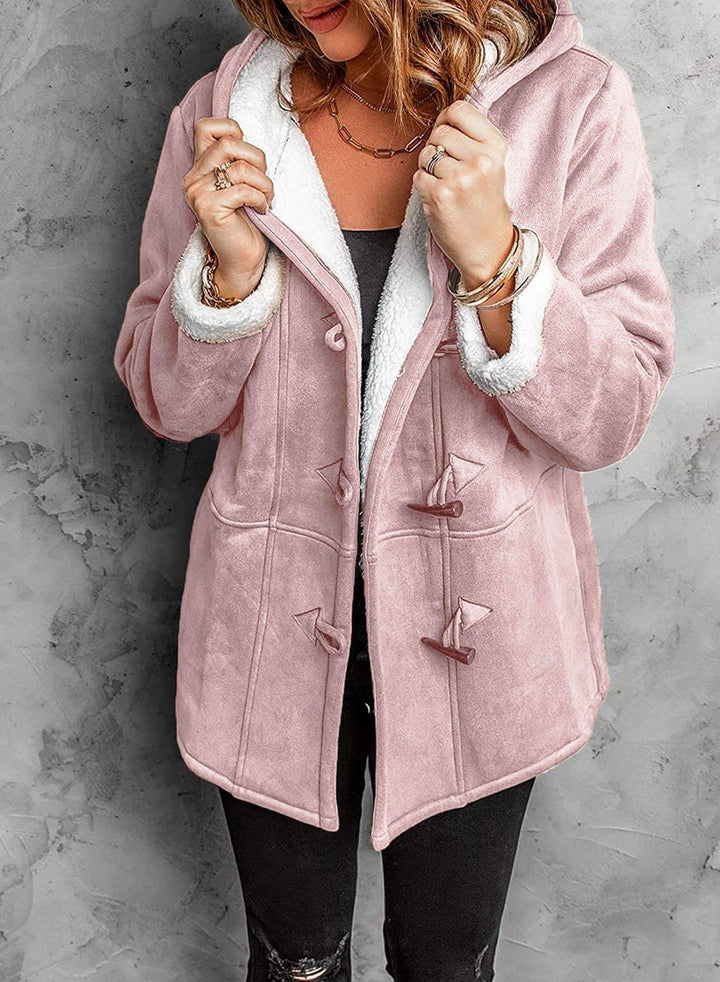 Manteau d'hiver femme confortable et stylé avec capuche pour la mode hiver.