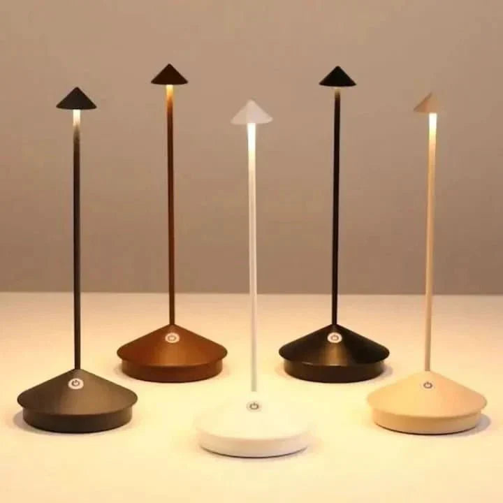 Éclairage jardin LED sans fil Spikelight, lampe piquet dimmable pour ambiance extérieure.