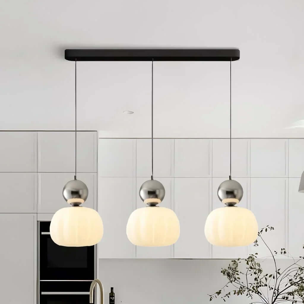 Suspension crème Art Déco, luminaire de plafond moderne pour éclairage raffiné.