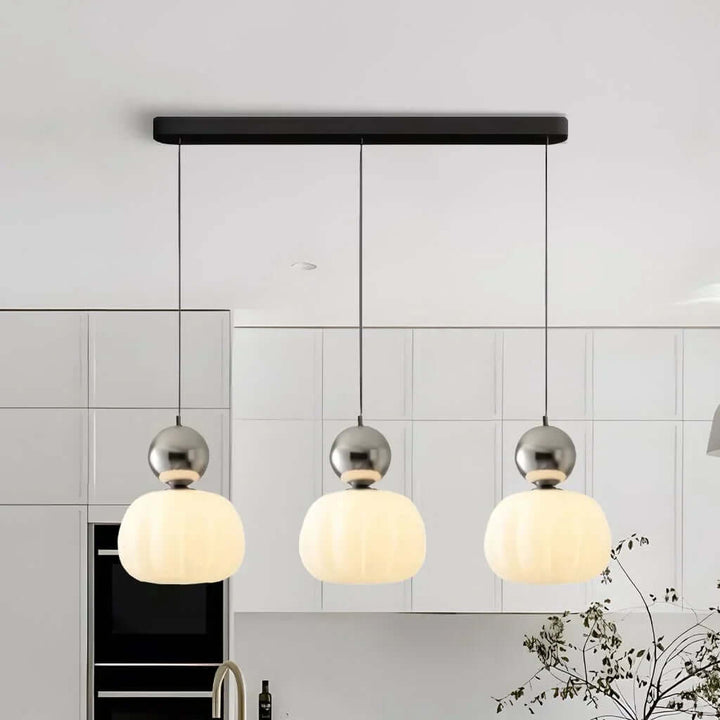 Suspension crème Art Déco, luminaire de plafond moderne pour éclairage raffiné.