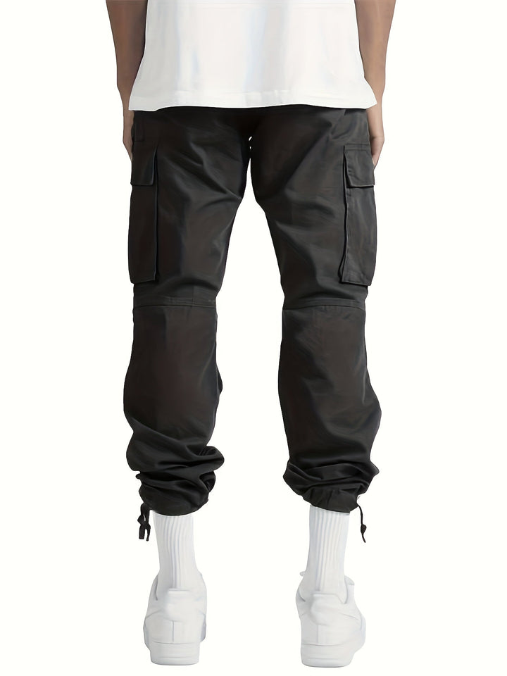 Détail de la texture et des coutures d'un pantalon cargo homme, résistant et confortable.
