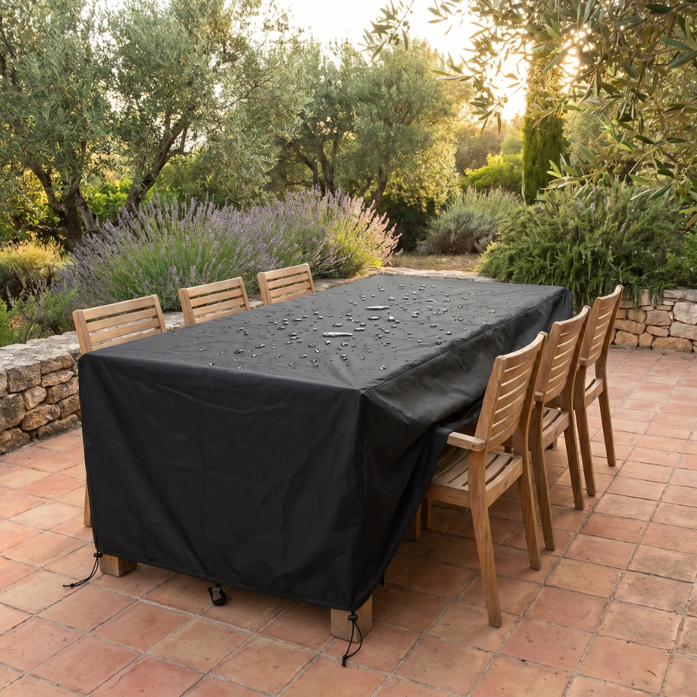 Couverture de mobilier de jardin robuste, protégeant contre la pluie, le soleil et la poussière.