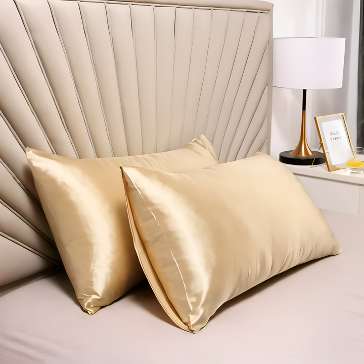 Taie d'oreiller unie en polyester pour un confort optimal et une protection durable.