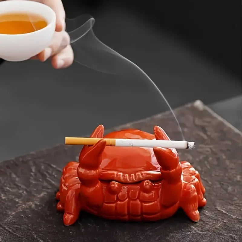 Cendrier fantaisie crabe en céramique, objet de décoration original pour intérieur moderne.