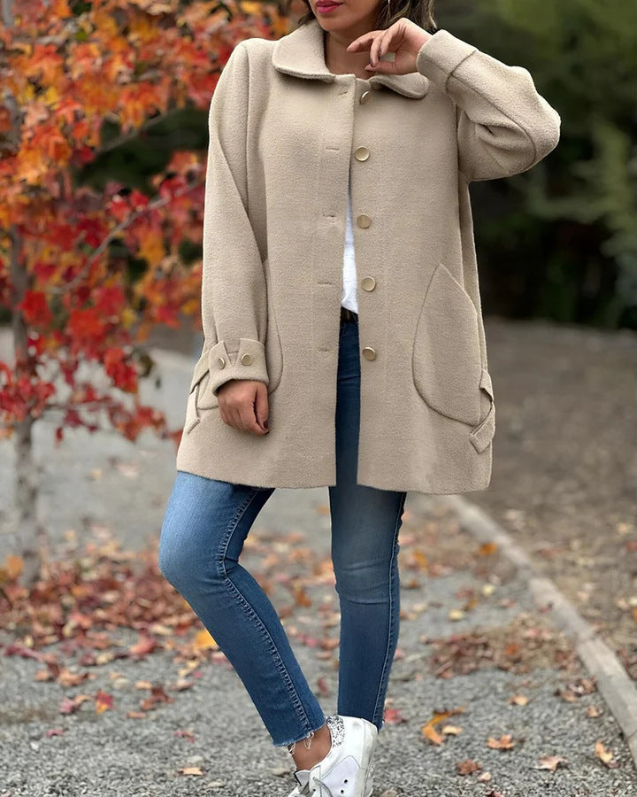 Manteau femme élégant col polo, laçage discret, parfait pour l'automne et l'hiver. Style chic et confortable.