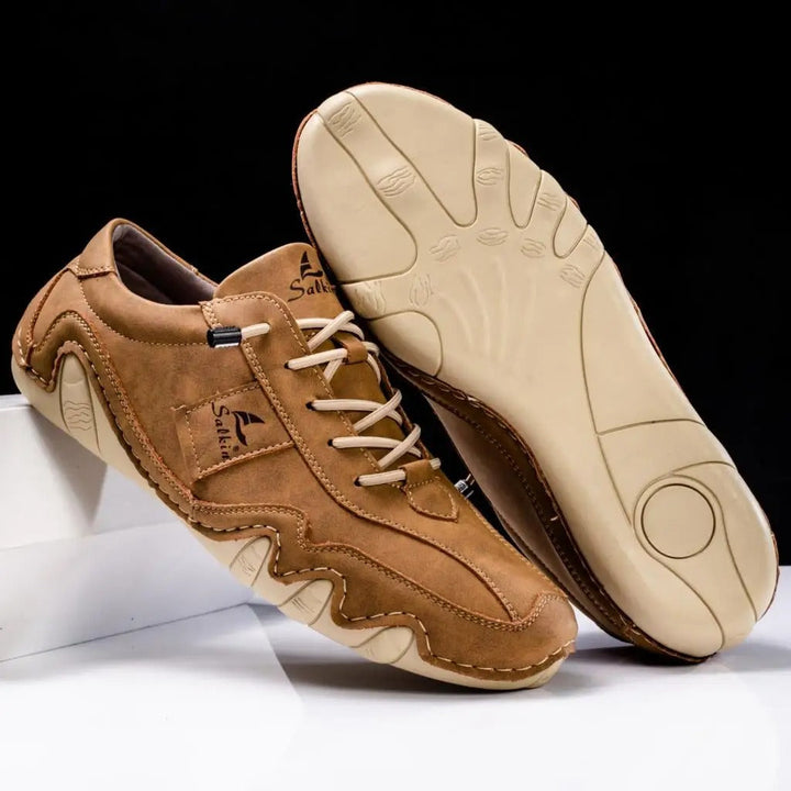 Chaussures confortables et élégantes pour hommes orthopédiques, offrant un soutien optimal et durable.