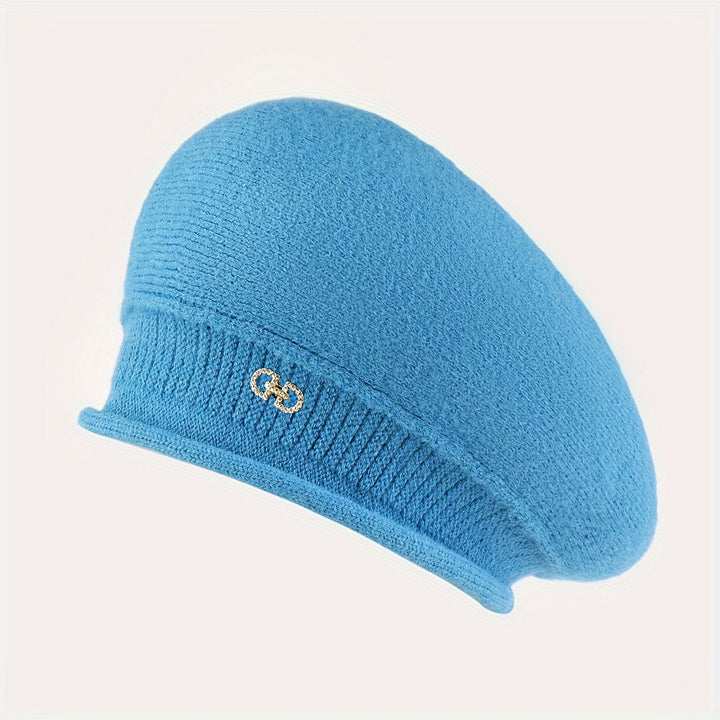 Béret pour femme, tricoté avec soin. Idéal pour rester au chaud avec élégance cet hiver.
