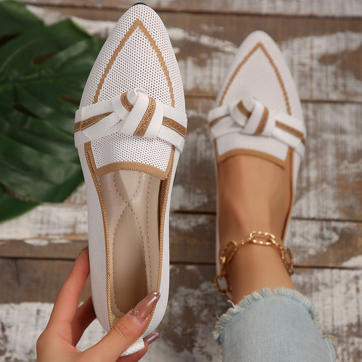Paire de chaussures plates tissées confortables pour femmes, légères, idéales tenues décontractées d'été.