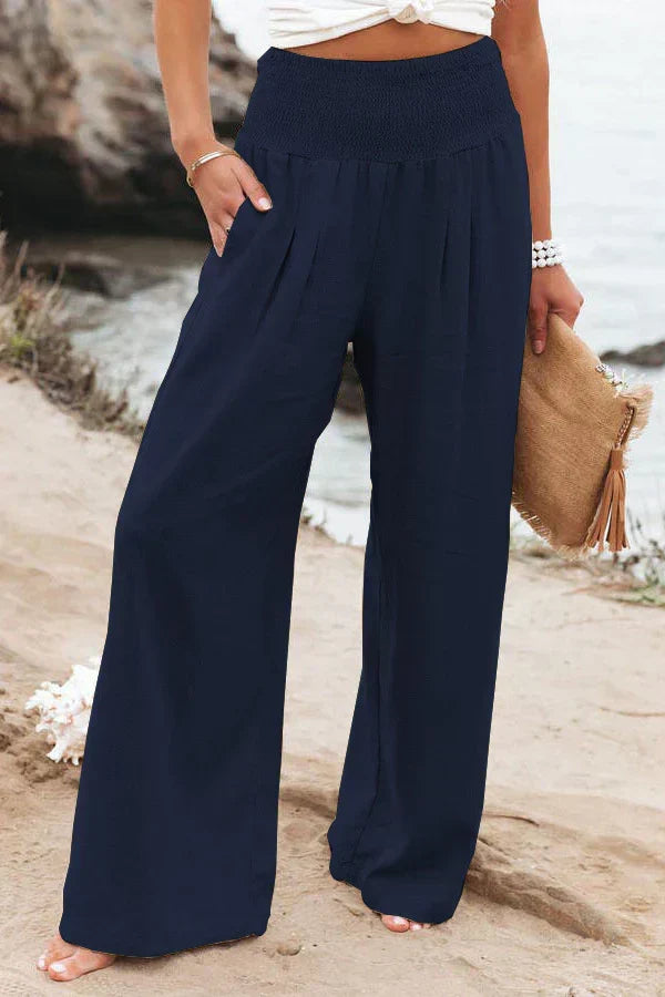 Détail du tissu léger et fluide du pantalon palazzo femme, idéal pour le confort en été.